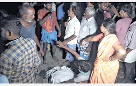 திருமுக்கூடல் அருகே லாரி மோதி பெண் உயிரிழப்பு; கல்குவாரிகளை தடை செய்யக் கோரி 3 மணி நேரம் மறியல்