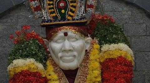சாயிபாபா நோய் தீர்ப்பார்; லாபம் தருவார்; கல்வியைத் தருவார்! மருந்து, மாத்திரை; வியாபாரக் கணக்கு; குழந்தைகளின் பேனா, நோட்டு!