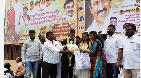 மகளுக்குத் திருமணம்; ஊர் மக்களுக்கு உதவிய உதகை நகர திமுக செயலாளர்
