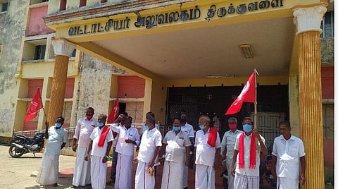 பயிர்க் காப்பீட்டுத் தொகை வழங்கக் கோரி திருக்குவளையில் விவசாய சங்கம் ஆர்ப்பாட்டம்