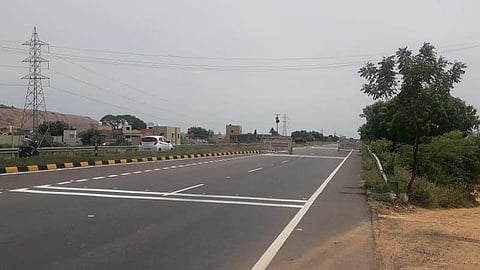 திருமோகூர், திருவாதவூர் புண்ணிய தலங்களுக்குச் செல்ல இணைப்புச் சாலை அமைவது எப்போது?- ஒத்தக்கடையில் நெரிசல்