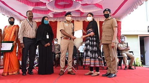 வாரிசுகளின் கல்லூரிச் சேர்க்கைக்கு உதவிய சென்னை காவல் ஆணையர்: போலீஸார் குடும்பத்தினர் நன்றி