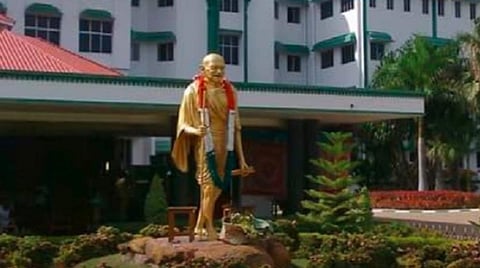 நெல்லை பேருந்து நிலைய அடித்தளத்துக்கு தோண்டிய பள்ளத்தில் கிடைத்த ஆற்று மணல் முறைகேடாக விற்பனை?- சிறப்பு விசாரணை குழு அமைக்க வழக்கு