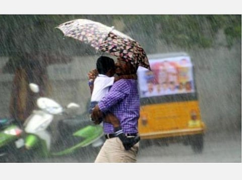 வளிமண்டல மேலடுக்குச் சுழற்சி, வெப்பச் சலனம்; தென் மாவட்டங்கள், மேற்கு மாவட்டங்களில் கனமழை வாய்ப்பு: வானிலை ஆய்வு மையம் தகவல்