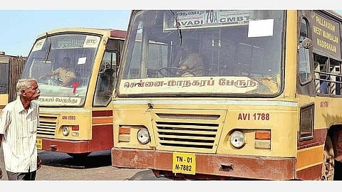 இலவசப் பயண அட்டை; டிசம்பர் வரை நீட்டிக்க வேண்டுகோள் வைத்தும் மதிக்காத எம்டிசி நிர்வாகம்: மாற்றுத்திறனாளிகள் வேதனை