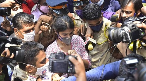 ரியாவிடம் 6 மணி நேரம் விசாரணை நடத்திய போதைப்பொருள் தடுப்புப் பிரிவு அதிகாரிகள்