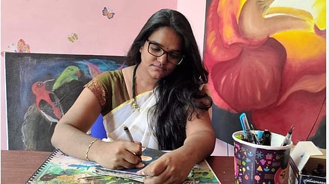 ஓவிய வடிவில் திருக்குறள்: தூரிகையால் தினந்தோறும் தமிழை வளர்க்கும் செளமியா!