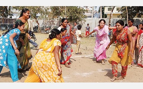 நலமும் நமதே: பெண்கள் விளையாட இடம் உண்டா?