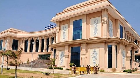 கலைவாணர் அரங்கில் கரோனா பாதுகாப்பு ஏற்பாடுகளுடன் சட்டப்பேரவை இன்று கூடுகிறது: நீட், இடஒதுக்கீடு, கல்விக் கொள்கை விவகாரங்களை எழுப்ப எதிர்க்கட்சிகள் திட்டம்