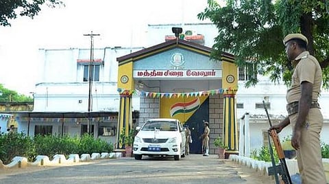 பேரறிவாளன், முருகன் ஆகியோரை ஒரே சிறையில் அடைக்க முடியாது: உயர் நீதிமன்றத்தில் சிறைத்துறை தகவல்