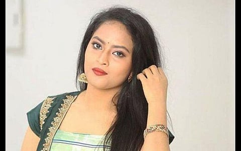 தெலுங்கு சீரியல் நடிகை தற்கொலை வழக்கு: இருவர் கைது; பிரபல தயாரிப்பாளருக்கு போலீஸ் வலை