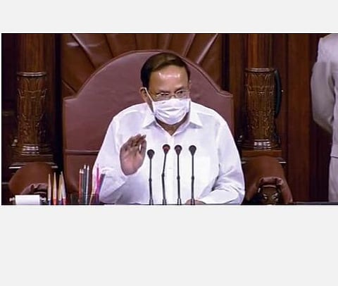 காங்கிரஸ் எம்.பிக்கு மேல்சபையிலிருந்து கீழ்சபைக்கு பதவி குறைப்பு செய்யப்பட்டதா? –மாநிலங்களவையில் ரசிக்கப்பட்ட தலைவர் வெங்கய்ய நாயுடுவின் நகைச்சுவை