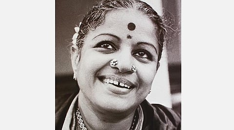 சுப்ரபாதக் குரல்... சுகந்தக் குரல்... தெய்வீகக் குரல்; ‘காற்றினிலே வரும் கீதம்’ என்று தென்றலாக வந்த காந்தர்வக் குரல்! - இசையரசி எம்.எஸ்.சுப்புலட்சுமியின் 104வது பிறந்தநாள் ஸ்பெஷல்