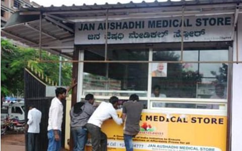 மக்கள் நல மருந்தகங்களின் எண்ணிக்கையை 10500 ஆக அதிகரிக்க திட்டம்