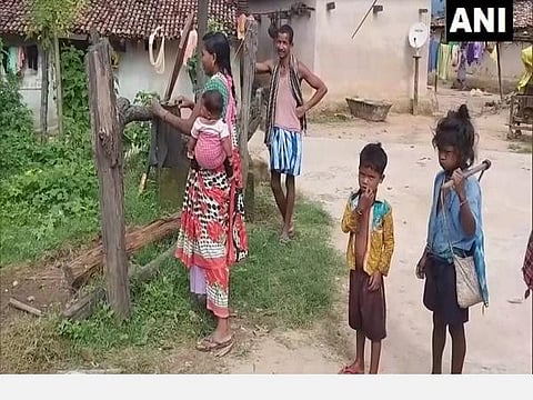 சுர்குஜா மாவட்டத்தில் உள்ள மத்ரிங்கா கிராமத்தைச் சேர்ந்த மக்கள். | ஏஎன்ஐ