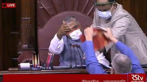 மாநிலங்களவையில் விவசாய மசோதாவுக்கு எதிர்ப்பு; எதிர்க்கட்சிகள் கடும் அமளி: அவை ஒத்திவைப்பு