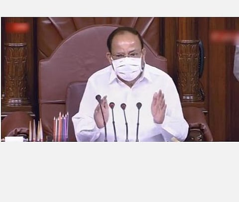 மாநிலங்களவையில் அமளியில் ஈடுபட்ட எதிர்க்கட்சி எம்.பி.க்கள் 8 பேர் ஒரு வாரத்திற்கு சஸ்பெண்ட்; துணைத்தலைவருக்கு எதிரான தீர்மானத்துக்கு மறுப்பு