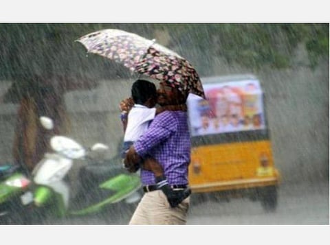 குறைந்த காற்றழுத்தத் தாழ்வுப் பகுதி; 4 மாவட்டங்களில் கனமழை வாய்ப்பு: வானிலை ஆய்வு மையம் தகவல்