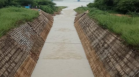 ஆந்திர மாநிலம் கண்டலேறு அணையிலிருந்து, சென்னை குடிநீருக்காக திறக்கப்பட்டுள்ள கிருஷ்ணா நீர் இன்று காலை பூண்டி ஏரிக்கு வந்தடைந்தது.