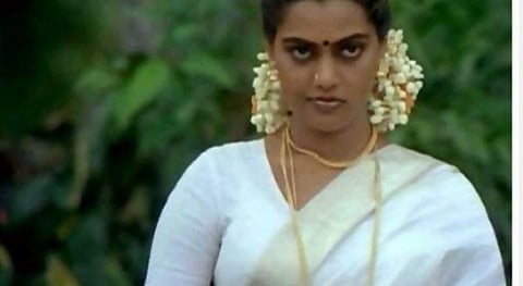 ’கோழி கூவுது’, ‘அலைகள் ஓய்வதில்லை’, ‘வண்டிச்சக்கரம்’, ‘சகலகலாவல்லவன்’; சில்க் ஸ்மிதா... ஆச்சரிய அதிசயம்! - சில்க் ஸ்மிதா நினைவுதினம்