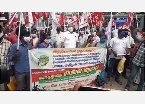 மத்திய அரசின் வேளாண் சட்ட எதிர்ப்பு: தமிழகம் முழுவதும் விவசாயிகள் போராட்டம்