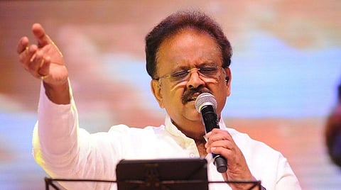 'பாடும் நிலா' எஸ்.பி.பி காலமானார்: சோகத்தில் மூழ்கிய திரையுலகம்