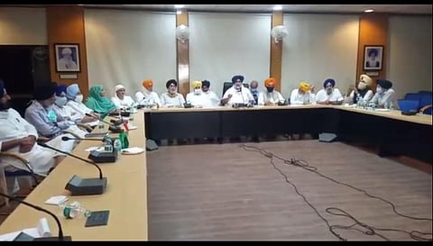 சிரோன்மணி அகாலி தளம் கட்யின் உயர்மட்டக் குழு நேற்று மாலை கூடி ஆலோசித்த காட்சி : படம் | ஏஎன்ஐ