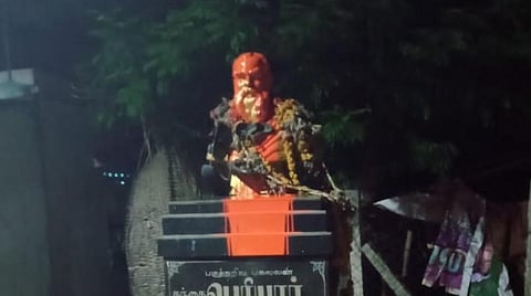 திருச்சியில் அவமதிக்கப்பட்ட பெரியார் சிலை.