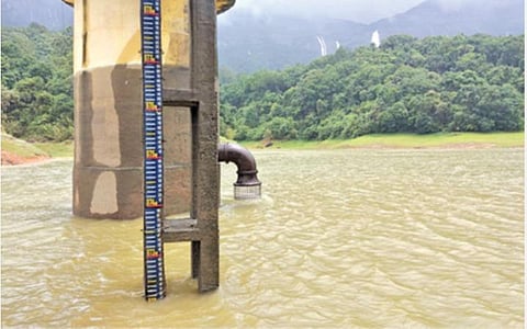 நீர்மட்டம் முழு கொள்ளளவை எட்டவிடாமல் சிறுவாணி அணையை 4 முறை திறந்துவிட்ட கேரள அதிகாரிகள்