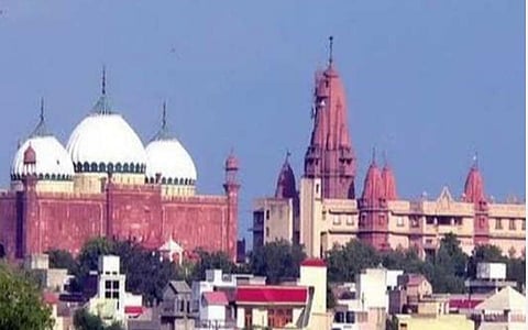 படம் விளக்கம்: உ.பி.யின் மதுராவில் கிருஷ்ண ஜென்மபூமி கோயிலும் அதை ஒட்டியபடி ஷாயி ஈத்கா மசூதியில் அமைந்திருப்பதை காட்டும் படம்