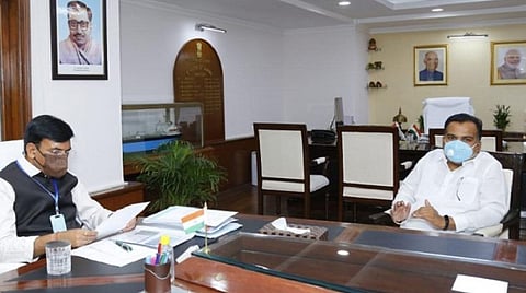 பட்டாசு ஏற்றுமதிக்கான சரக்குக் கப்பல் கட்டணத்தை குறைக்க வேண்டும்: மத்திய அமைச்சரிடம் மாணிக்கம் தாகூர் எம்.பி வலியுறுத்தல்