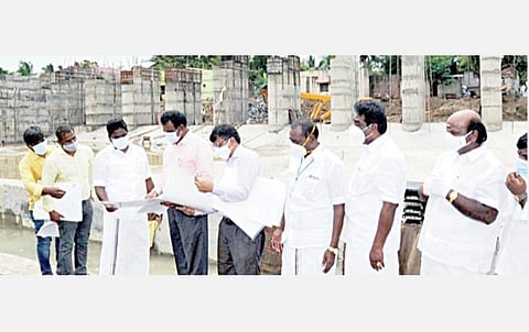 வரதராஜபுரத்தில் நடைபெறும் நீர்த்தேக்கப் பணிகளை அமைச்சர் பெஞ்சமின் நேற்று ஆய்வு செய்தார்.