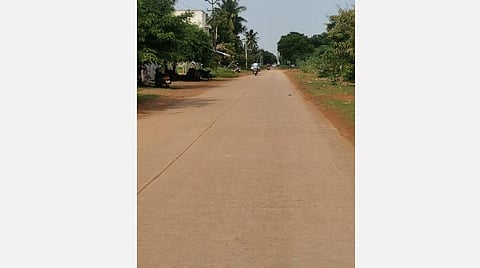 காரைக்குடி ரயில் நிலையம் பகுதியில் செட்டிநாடு முறைப்படி கட்டப்பட்டு 71 ஆண்டுகளாக சேதமாகாத சிமெண்ட் சாலை.