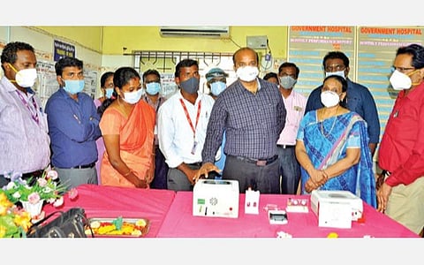 குடியாத்தம் அரசு மருத்துவமனையில் காசநோயை கண்டறியும் ‘ட்ரூநாட்’ கருவியை தொடங்கி வைத்த மாவட்ட ஆட்சியர் சண்முகசுந்தரம்.