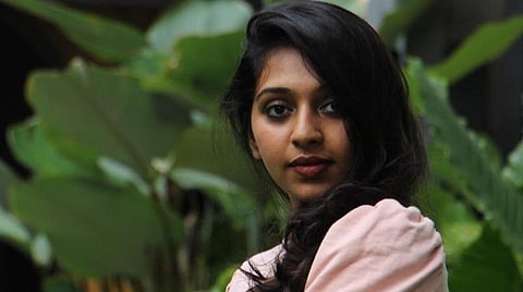நீங்கள் சிங்கிளா? - ரசிகரின் கேள்விக்கு லட்சுமி மேனன் பதில்