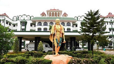 தென்காசி மாவட்ட ஆட்சியர் அலுவலகம் கட்ட இதுவரை இடம் தேர்வு செய்யப்படவில்லை: உயர் நீதிமன்ற கிளையில் அரசு தகவல்