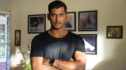 'சக்ரா' படத்துக்கும் 'இரும்புத்திரை' பாணி: விஷால் முடிவு