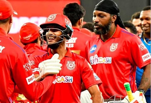 ஒரே போட்டியில் 2 சூப்பர் ஓவர்கள்: ராகுலின் ‘பிரில்லியன்ஸ்’, மயங்க் அகர்வாலின் அட்டகாச பீல்டிங்- மும்பை ஆதிக்கத்தை நிறுத்திய கிங்ஸ் லெவனின் சூப்பர் வெற்றி