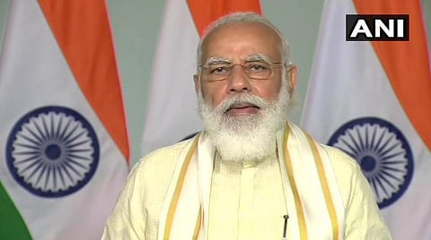 மைசூரு பல்கலைக்கழக பட்டமளிப்பு விழாவில் பிரதமர் மோடி பேசிய காட்சி: படம் | ஏஎன்ஐ.