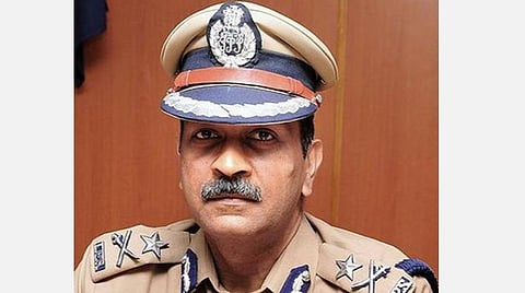 விபத்தில் காயமடைந்த இளைஞருக்கு முதலுதவி அளித்து மருத்துவமனைக்கு அனுப்பி வைத்த காவல் ஆணையர்