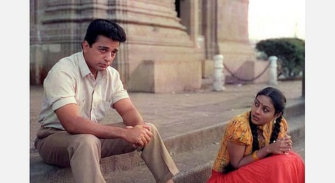 'நாலு பேருக்கு உதவும்னா எதுவும் தப்பில்ல’, ‘அவங்கள நிறுத்தச் சொல்லு நான் நிறுத்தறேன்’, ‘அஞ்சு வாங்கறோம், வாங்கி தாராவில நிறுத்துறோம்’, ‘இனிமே இப்படித்தான்’, ‘தென்பாண்டிச் சீமையிலே...’, ‘நிலா அது வானத்து மேலே’, ‘நீங்க நல்லவரா கெட்டவரா?’, ‘நாயக்கரே உனக்கு ஒண்ணும் ஆவாது நாயக்கரே...!’ - கமல், மணிரத்னம், இளையராஜாவின் ‘நாயகன்’... 33 ஆண்டுகள்!
