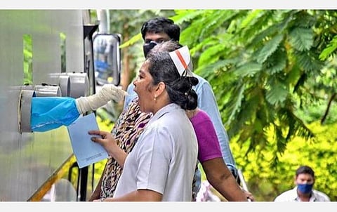 கரோனா குறித்து போலி செய்திகள் பரவுவதைத் தடுக்க விக்கிபீடியா - உலக சுகாதார நிறுவனம் இணைந்து நடவடிக்கை: நம்பகமான தகவல்கள் வட்டார மொழிகளில் வெளியிடப்படும்