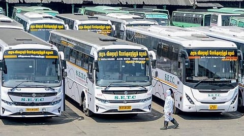 ஆயுதபூஜையையொட்டி சென்னையில் இருந்து 300 சிறப்பு பேருந்துகள் இயக்கம்: கரோனா அச்சத்தால் 60% பயணிகள் குறைவு