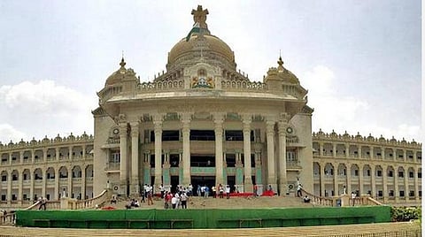 அரசு ஊழியர்கள் கட்டுரை, புத்தகங்கள் எழுத தடை; தொலைக்காட்சி, சினிமாக்களில் பங்கேற்கவும் கூடாது: கர்நாடகா அரசு புதிய சட்டம்