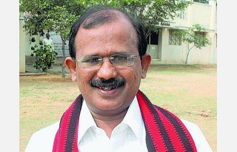 விதிகளுக்குப் புறம்பாக கிரானைட்டுகளை வெட்டி எடுக்க டெண்டர்: திமுக முன்னாள் எம்.பி. உயர் நீதிமன்றத்தில் வழக்கு