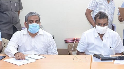 கரோனாவால் வளர்ச்சிப் பணிகளில் சுணக்கம் கூடாது: அரசு அலுவலர்களுக்கு அமைச்சர் வேலுமணி அறிவுறுத்தல்