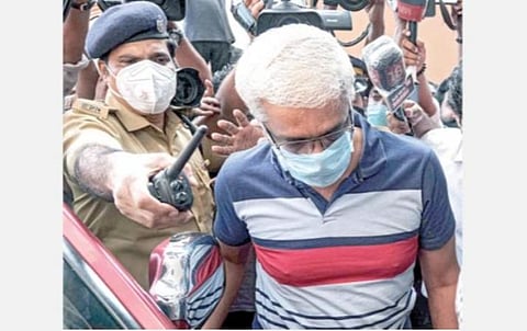 ஏழைகளுக்கு வீடு வழங்கும் திட்டம்: கேரள ஐஏஎஸ் அதிகாரி சிவசங்கர் மீது ஊழல் குற்றச்சாட்டு