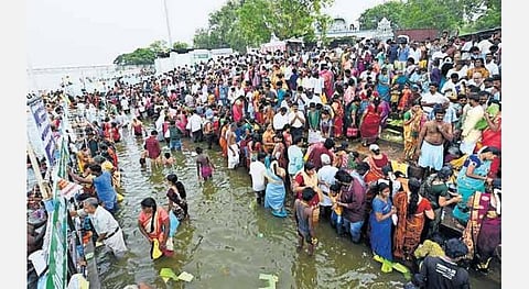எண்ணத்தை ஈடேற்றித் தரும் காவிரி துலா ஸ்நானம்; புண்ணியமும் பித்ரு ஆசியும் தரும் துலா ஸ்நானம் பண்ணியாச்சா?