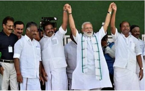 சட்டப்பேரவைத் தேர்தலில் கூட்டணியில் இருந்து பாஜகவை வெளியேற்ற நினைக்கிறதா அதிமுக?- வேல் யாத்திரைக்கு அனுமதி மறுக்கப்பட்டதன் பின்னணி