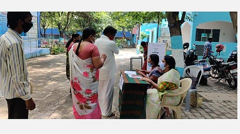 நவ.16 பள்ளிகள் திறப்பு; கருத்துக் கேட்புக் கூட்டம் தொடங்கியது: பள்ளிகளில் திரண்ட பெற்றோர்